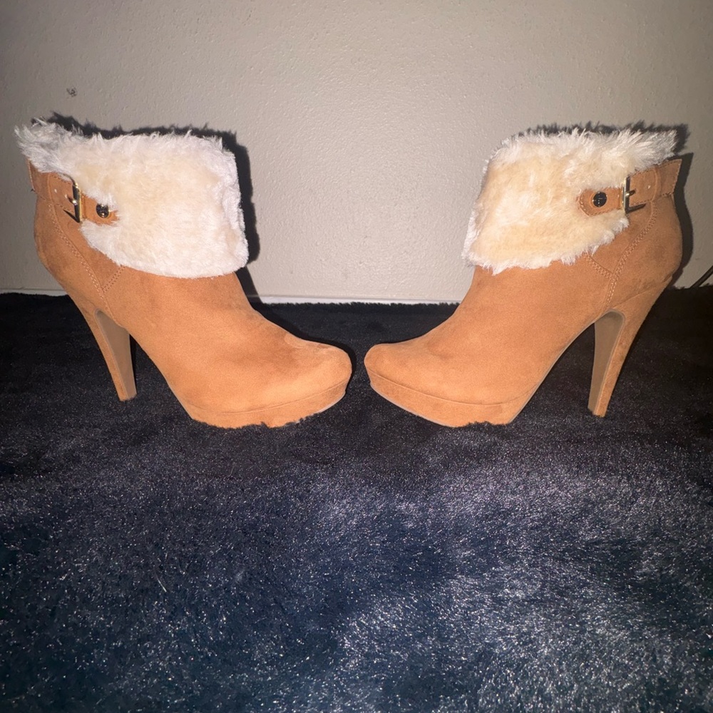 Women's Tan Ankle Boots with Faux Fur Trim - Picture 5 of 16